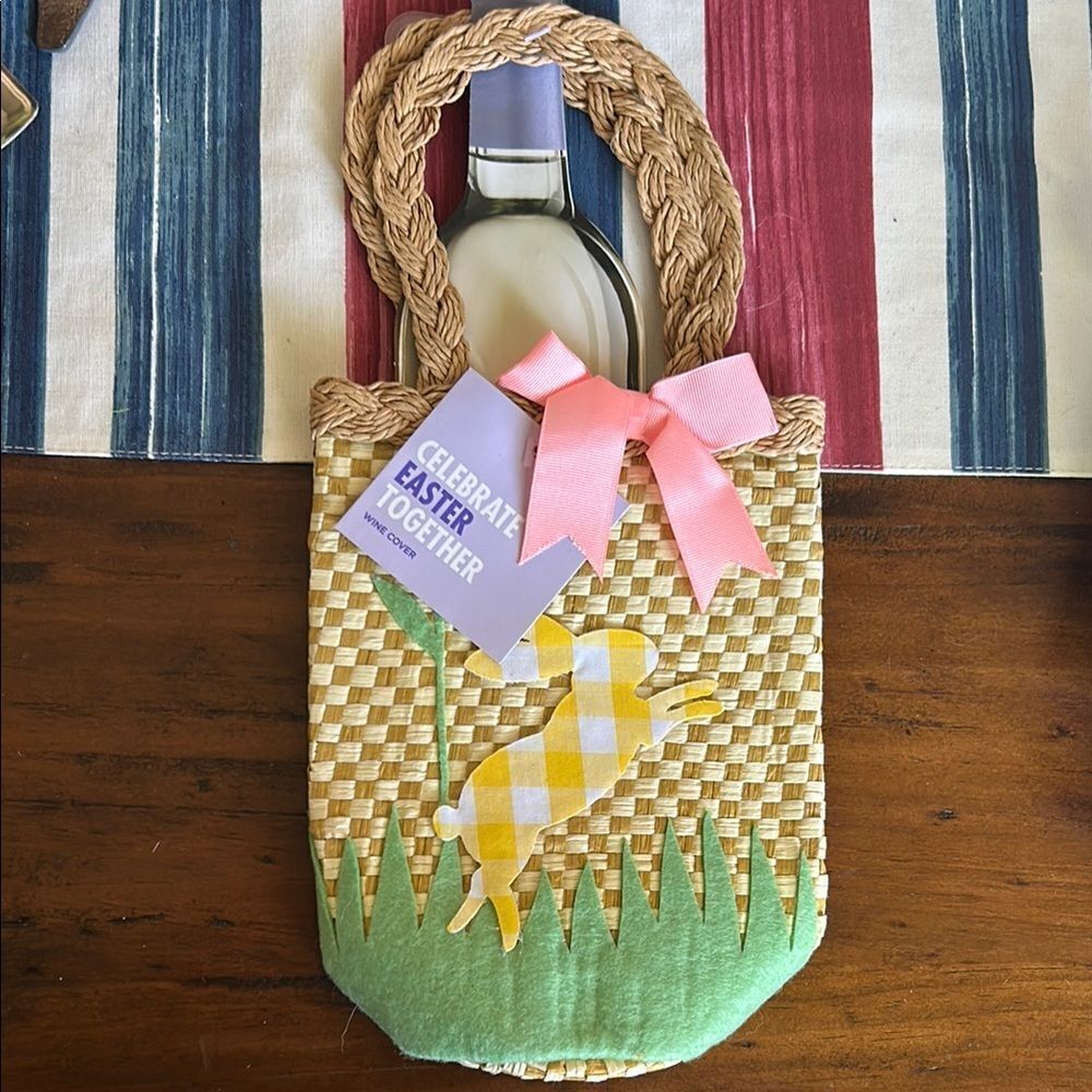 Kohl’s Woven Basket with Pink Bow and bunny design NEW wine cover